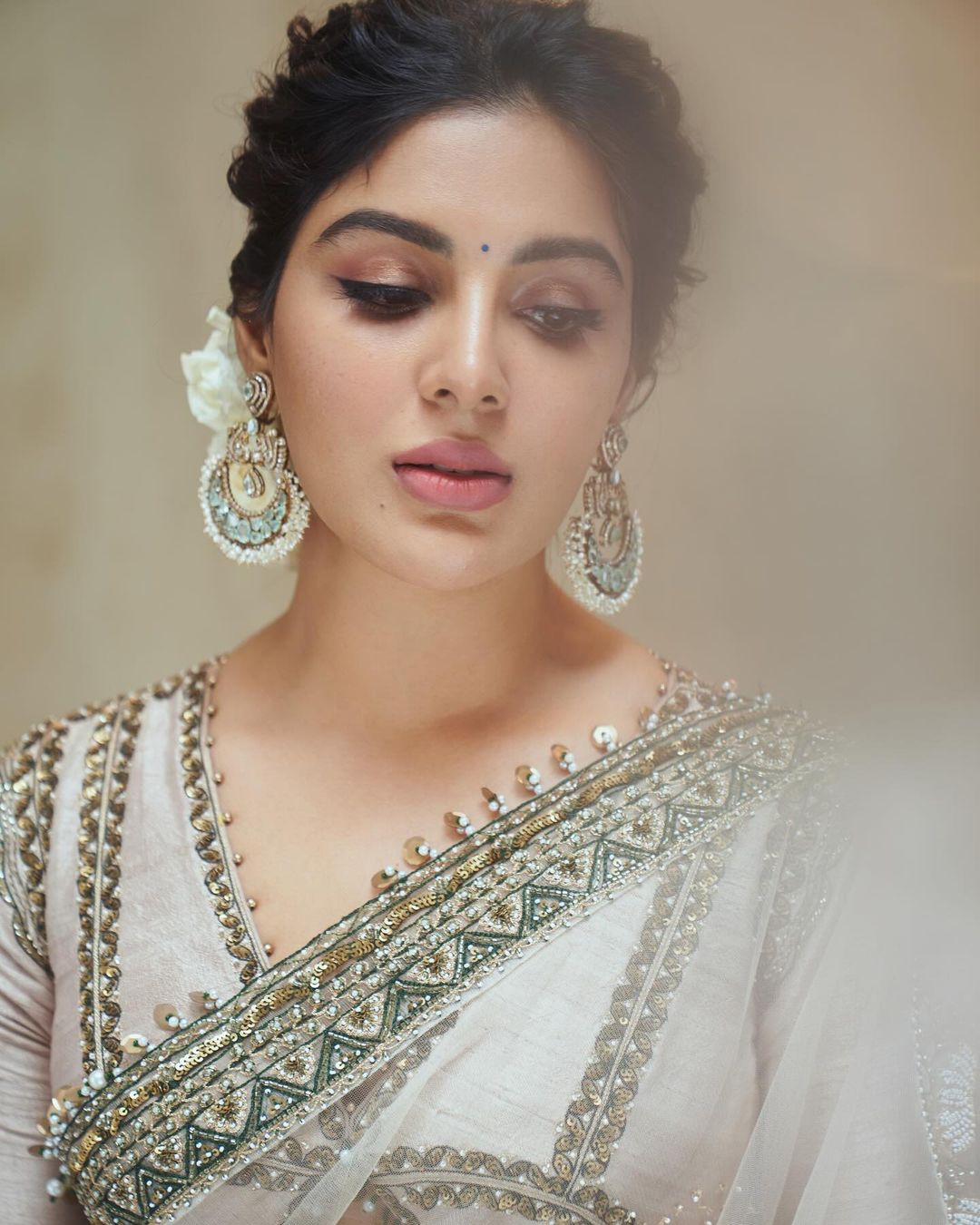 GZsEQxFXMBQV4Dv?format=jpg&name=large