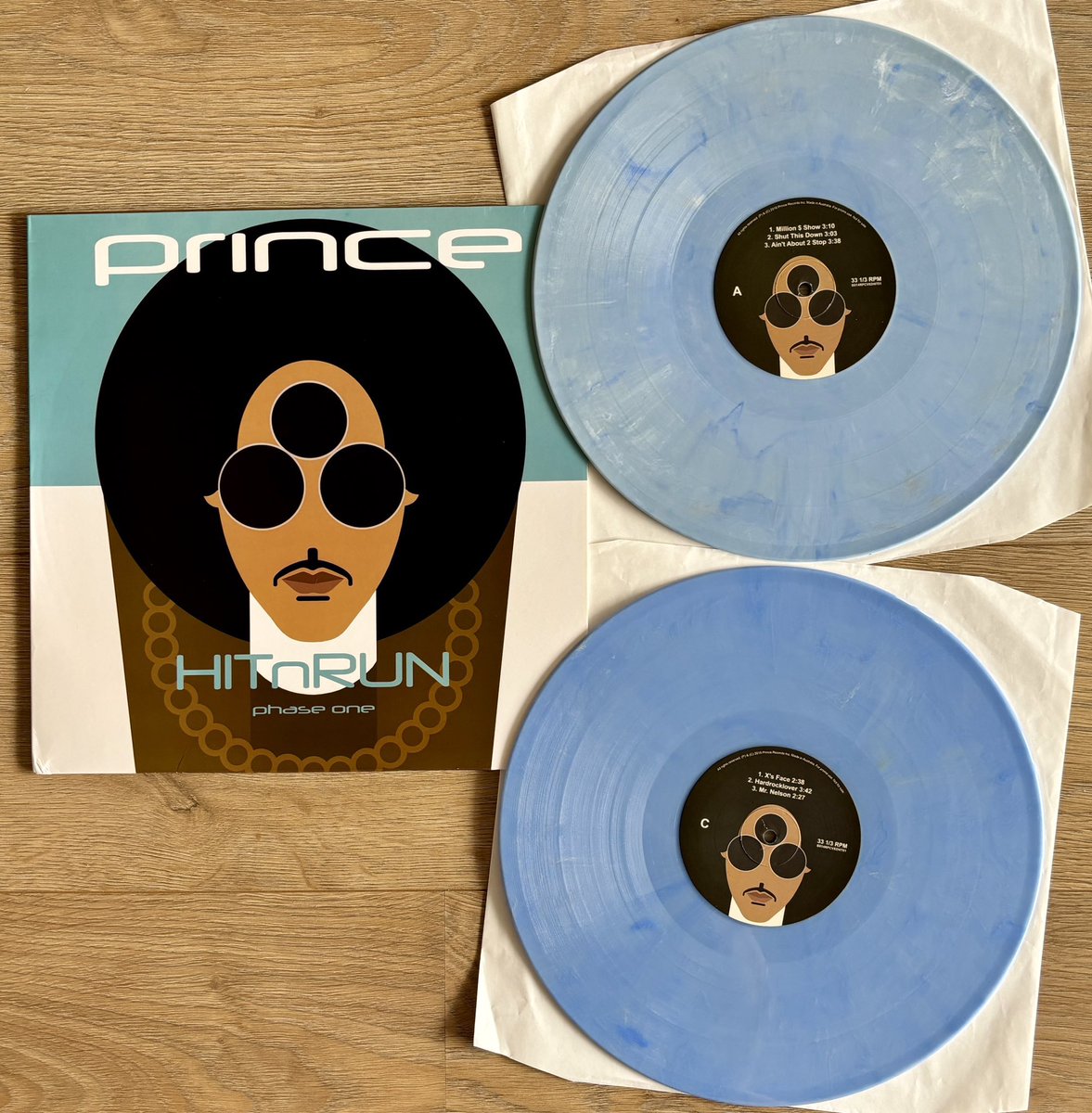 purplefunker's tweet photo. 🔥@prince • HITnRUN Phase One🔥

2016 2LP Release
Sky Blue Marbled Vinyl 

#NowPlaying #HITnRUNPhaseOne
#Prince #Prince4Ever #VinylAddict https://t.co/J5meKwB9GE