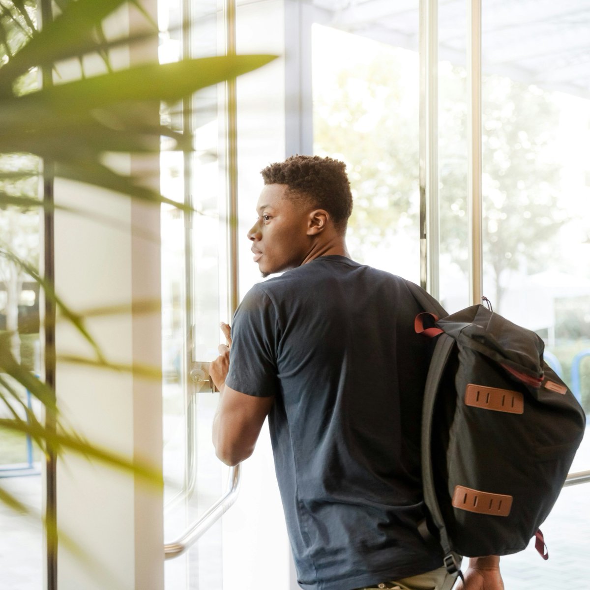 chsdermatology's tweet image. Busy school schedule? 🎒 We get it—we were students too! That’s why we designed our Healthy Selfie Telederm Program to fit acne appointments into your day.

Learn more here: bit.ly/3yUXgLY 

#Acne #AcneRelief #HealthySelfie #Telederm