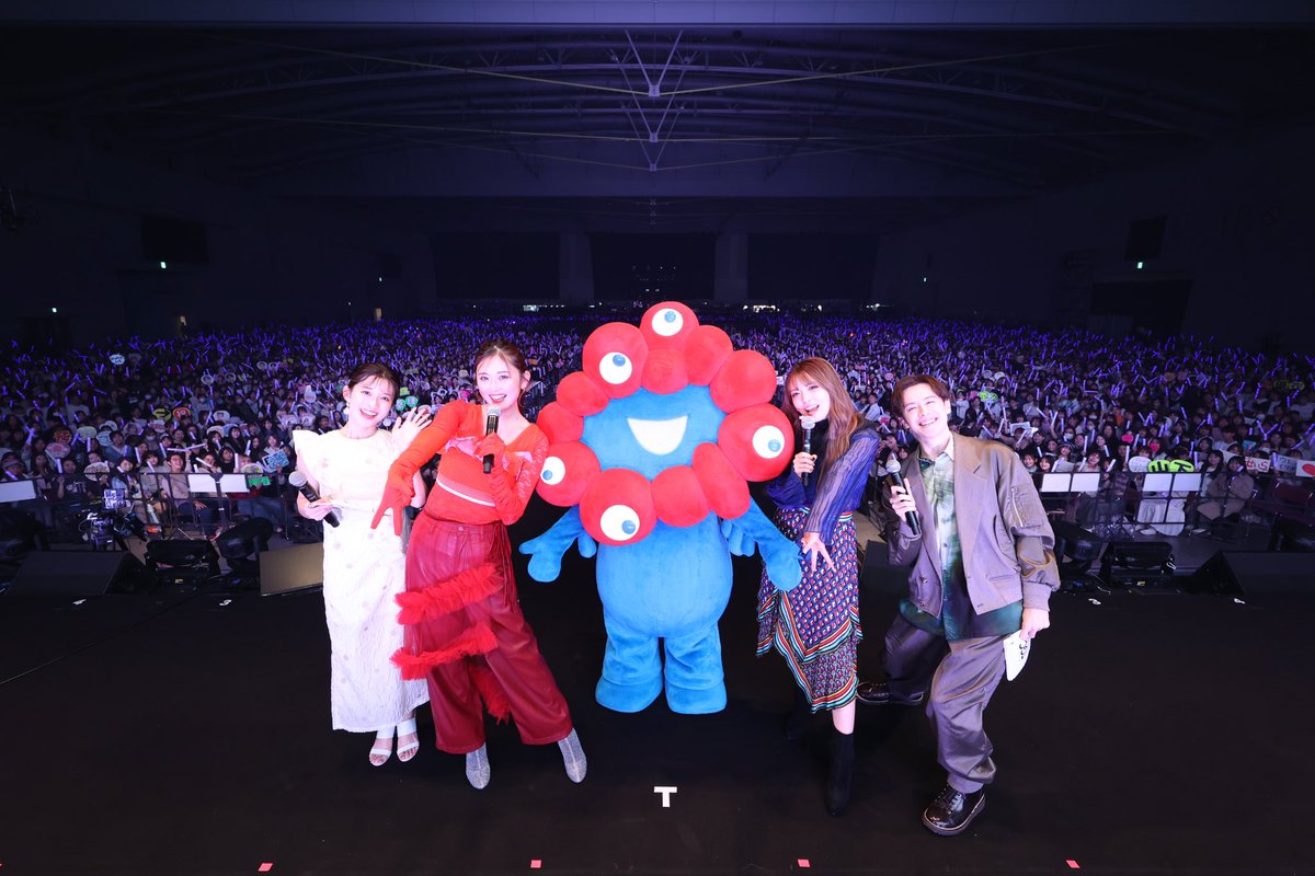 yuuna09082424_'s tweet photo. #ミャクミャク と一緒に、 #EXPO2025SPECIALSTAGE に出演させてもらいました☺️☺️
大阪・関西万博の開幕まであと半年やで🎉🎉
ゆーなたちもまじ楽しみ🥰🥰

#TGC北九州
#EXPO2025
#想像以上が万博だ https://t.co/UoaqnZe0LV