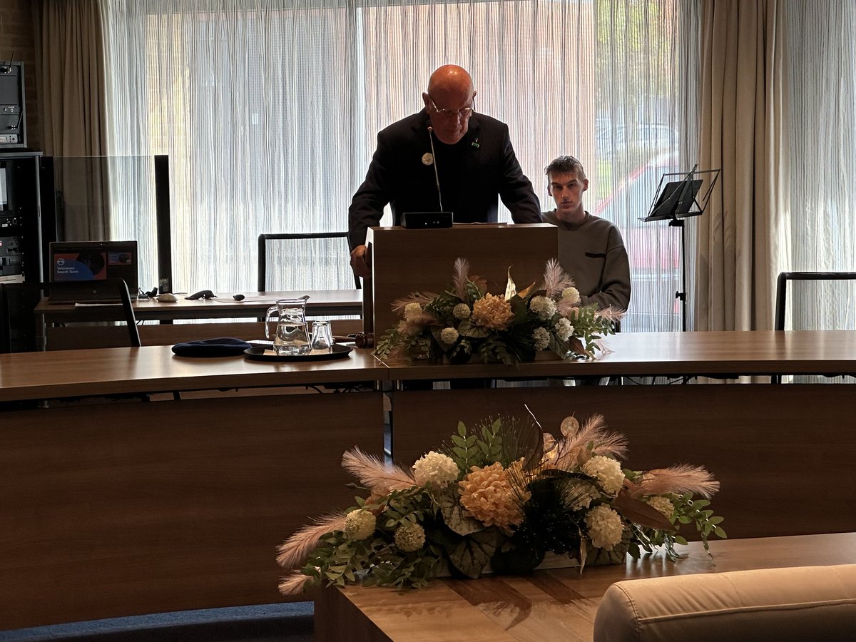 Veteranendag Noordoostpolder-Urk georganiseerd op Urk. Voorzitter Folkert Poiesz en burgemeester <a href="/bjaspersfaijer/">Bart Jaspers Faijer</a> heeft de veteranen namens <a href="/GemeenteNOP/">Noordoostpolder</a> en <a href="/Gemeente_Urk/">Gemeente Urk</a> welkom geheten en waardering uitgesproken voor hun inzet voor onze vrijheid. Goed om bij stil te staan.