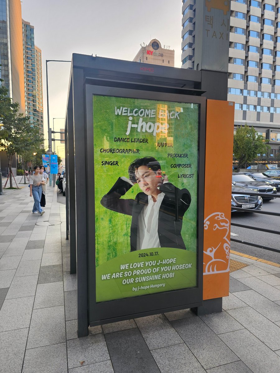 gotjams13's tweet photo. I also saw a welcome back J-hope ad in front of hybe!!!

By @jhopehungary 💜💜

There's actually 2 but I didn't see the other one! 

RAPPER VOCALIST
J-HOPE IS COMING
#OurPieceOfPeaceReturns_D5
#To_Be_Continued_1017 https://t.co/Yr2mORl0qQ