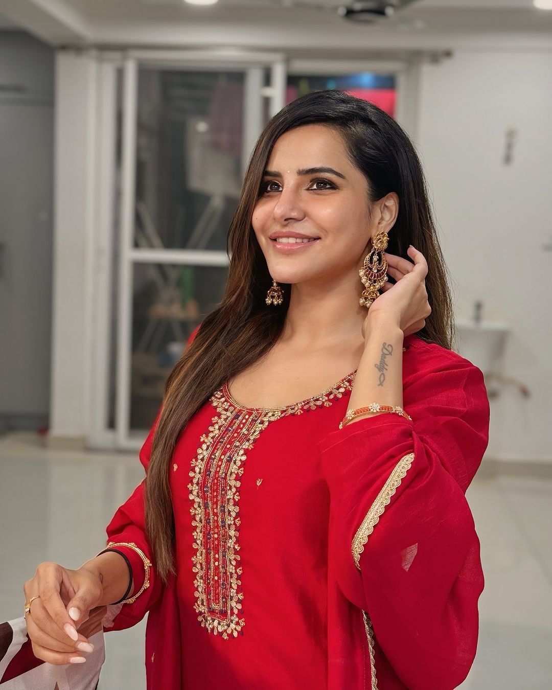 GZsGblHWUBAgCD4?format=jpg&name=large