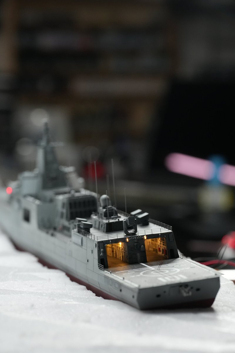 HsuSimpson's tweet image. 1/350 Type-055 &amp;amp; Zumwalt close encoumter diorama WIP