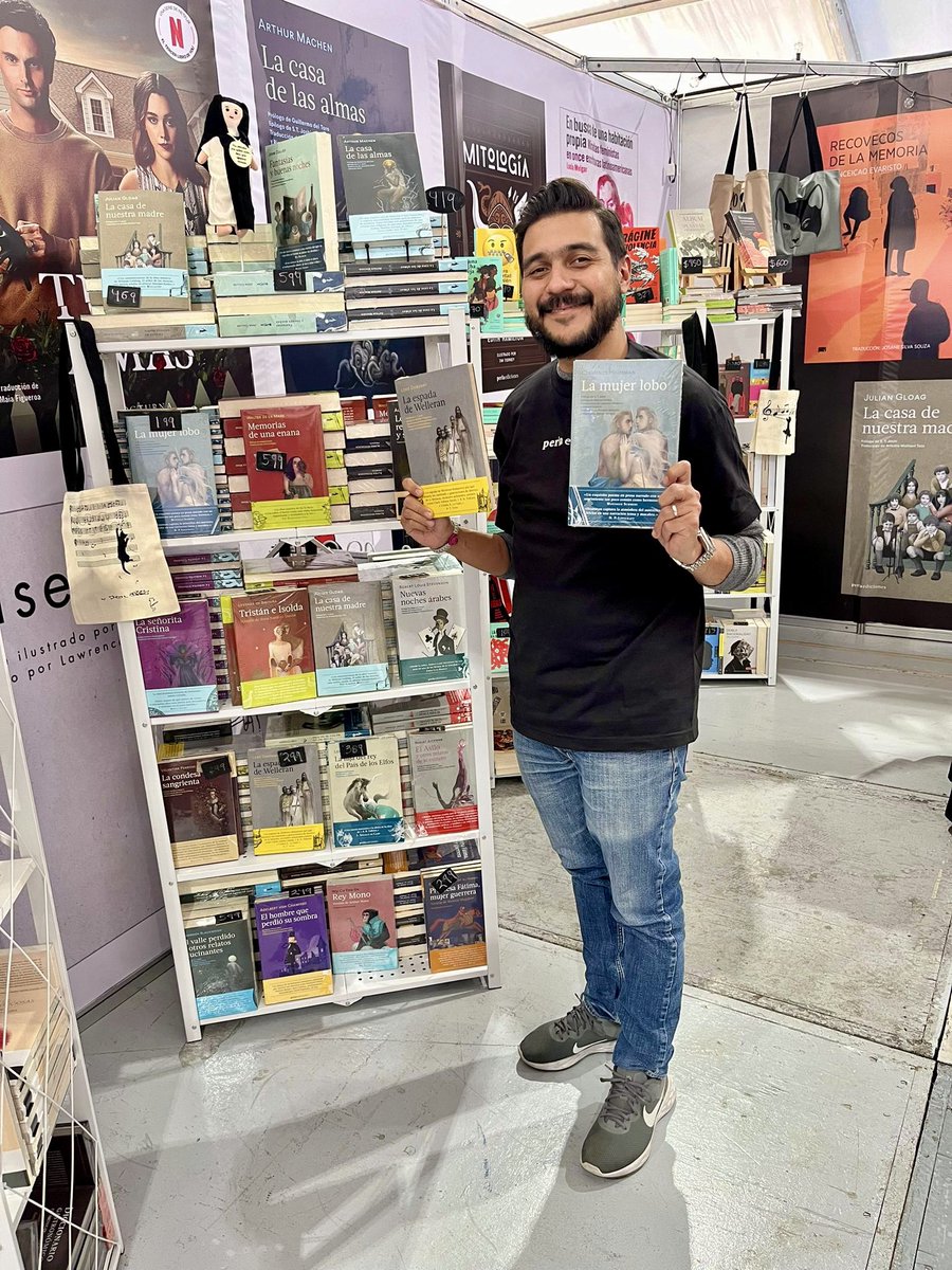 PerlaEdiciones's tweet photo. Llegamos a la FIL Zócalo con todo nuestro catálogo y toda la actitud 😎
Te esperamos en la carpa 4, stand 202 🚀🚀 https://t.co/Bokm2WIPaK