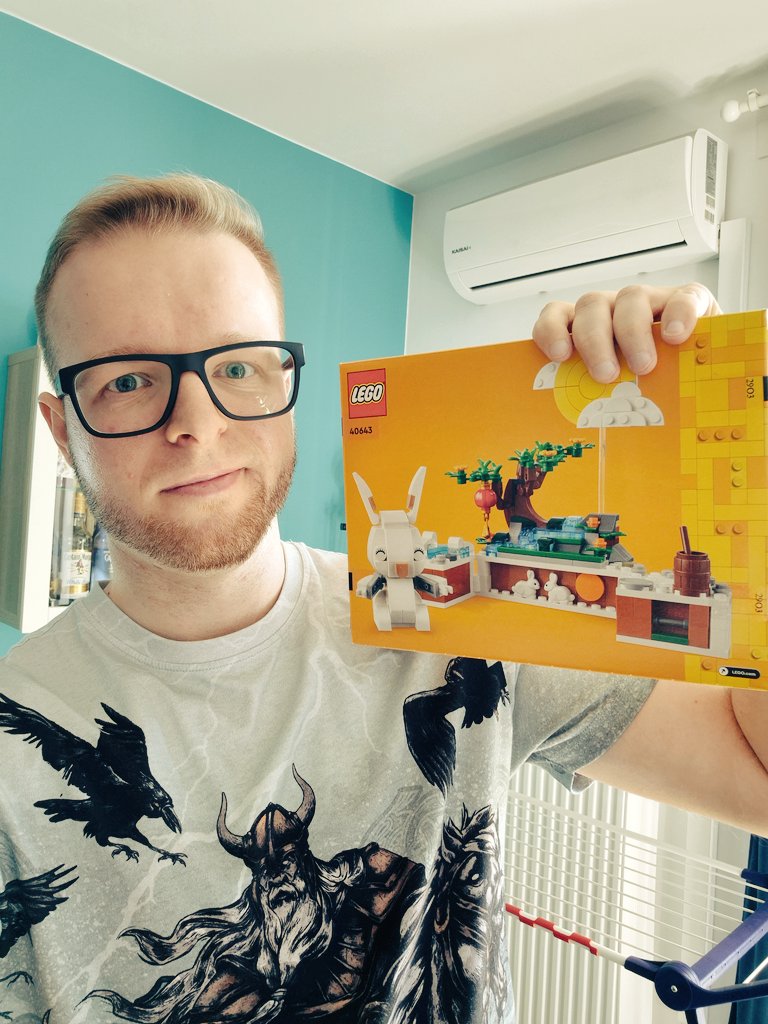 Moje pierwsze w życiu Lego 🥰
Dzieki <a href="/req_lynx/">Req</a> za paczuche, tego się nie spodziewałem. 💛