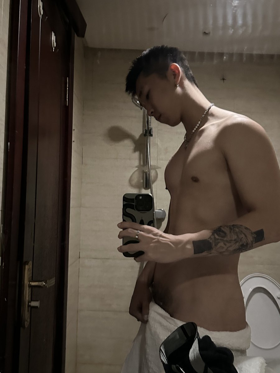 小狗飞碟🛸 (@alonya19) on Twitter photo 