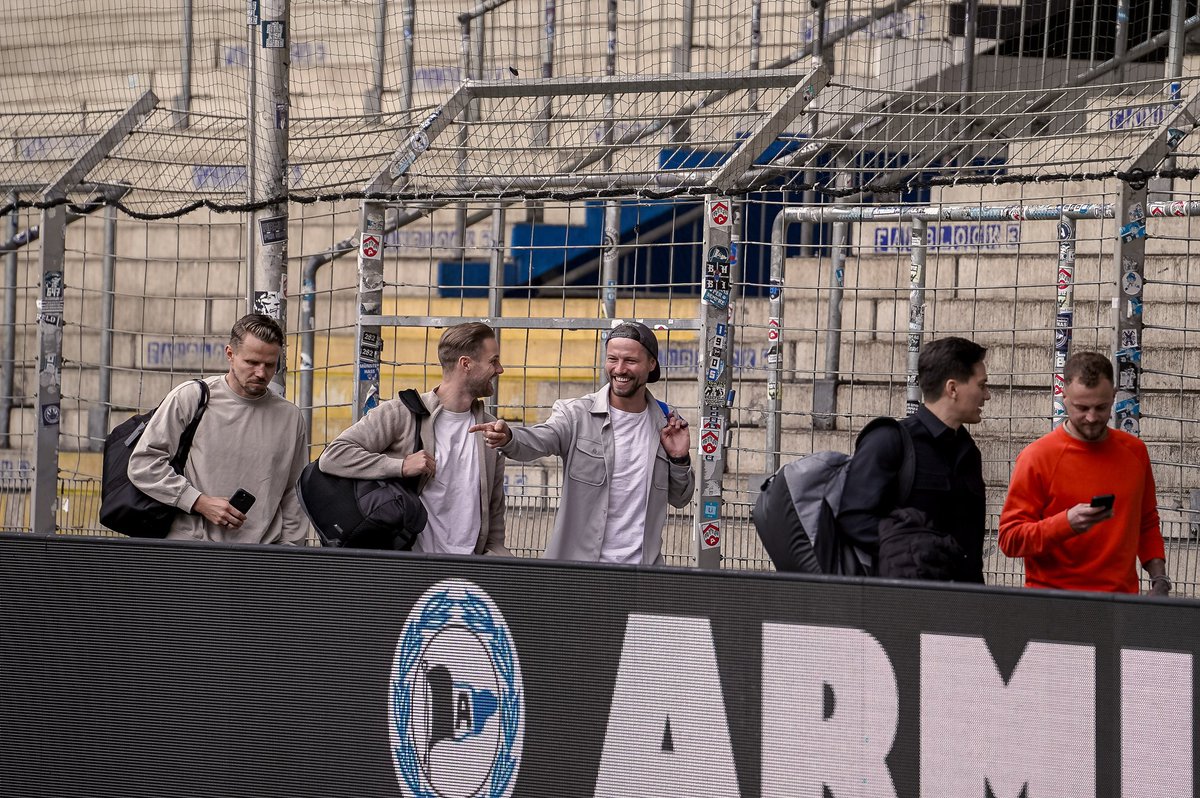 arminia's tweet image. Der erste Blick auf die heutigen Spieler! 📸👀

#immerdabei