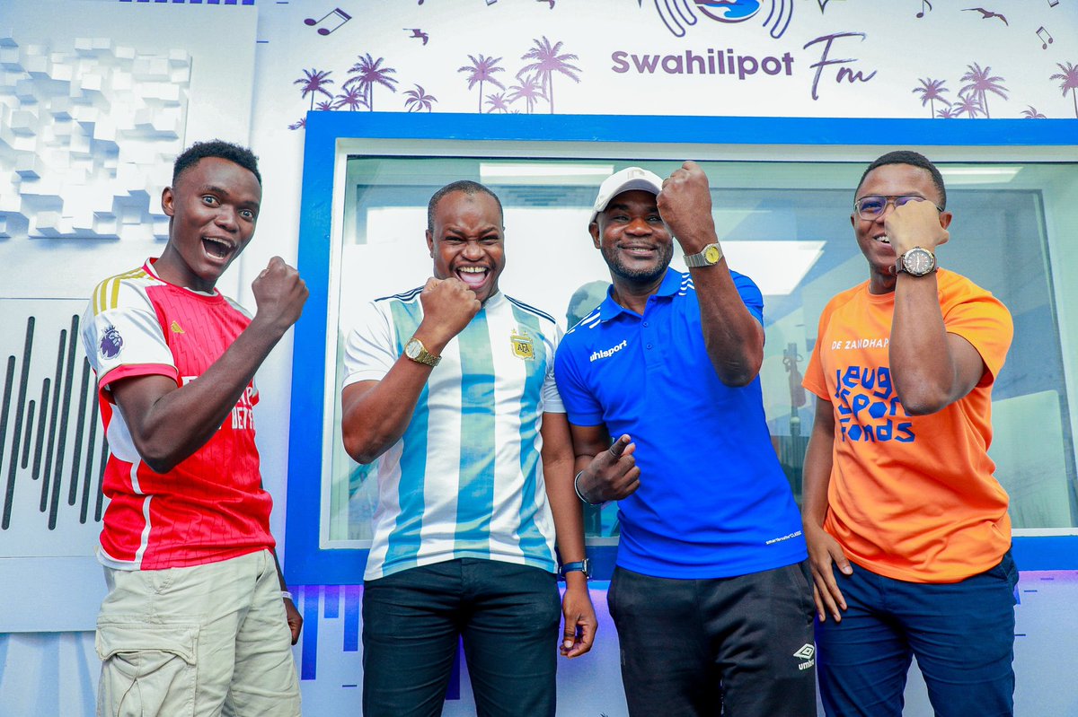 titojnr03's tweet photo. Tuko live ndani ya SwahiliPot FM kwenye show bomba Kick Off! Sasa hadi saa moja usiku, ungana na Japheth Makanaki na Salim Barissa kwa mjadala moto wa soka na michezo mingine. Usikose! #KickOffShow https://t.co/ZxHCqNBGpF