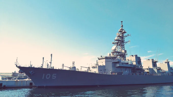 バンカーサプライさんの呉艦船めぐりコラボチケットで乗船。やはりここはマスト。久々に桟橋で見る護衛艦「いなづま」姉さんやっぱ綺麗やね 