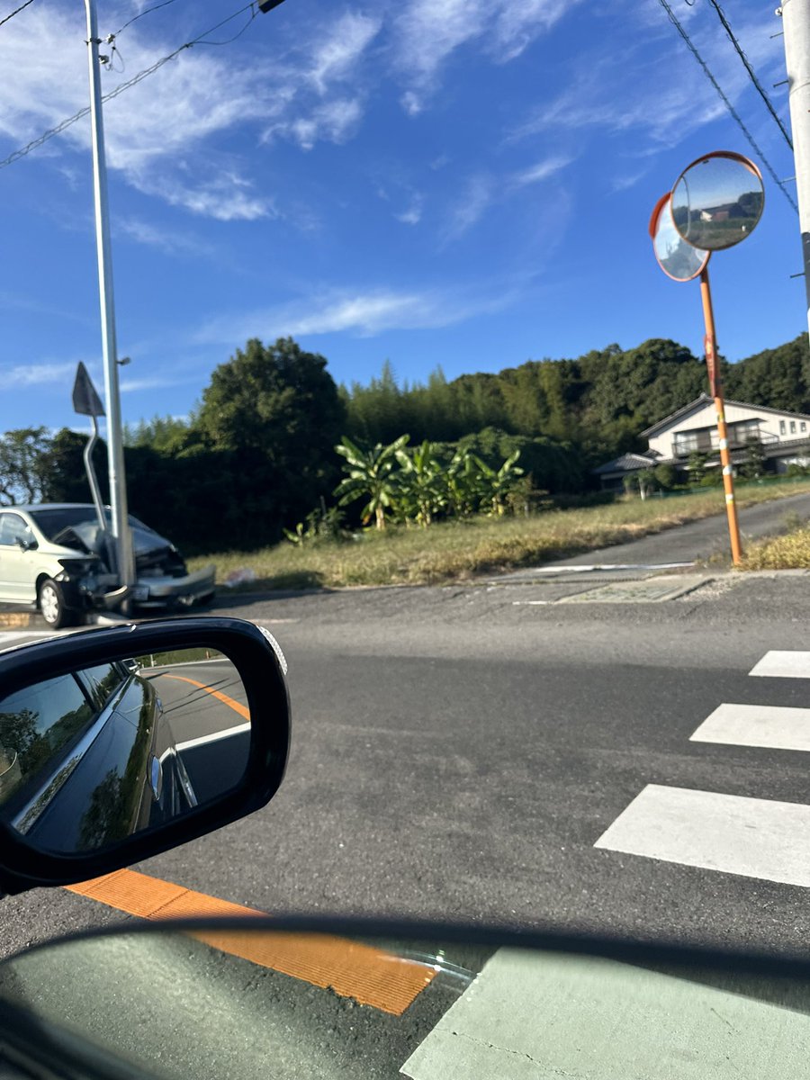 久々に洗車して、天気も気温もいい感じで
サンルーフあけてドライブいい季節になってきた～🫶🏻

ミラー越しにツラとか見るよね🫣💟