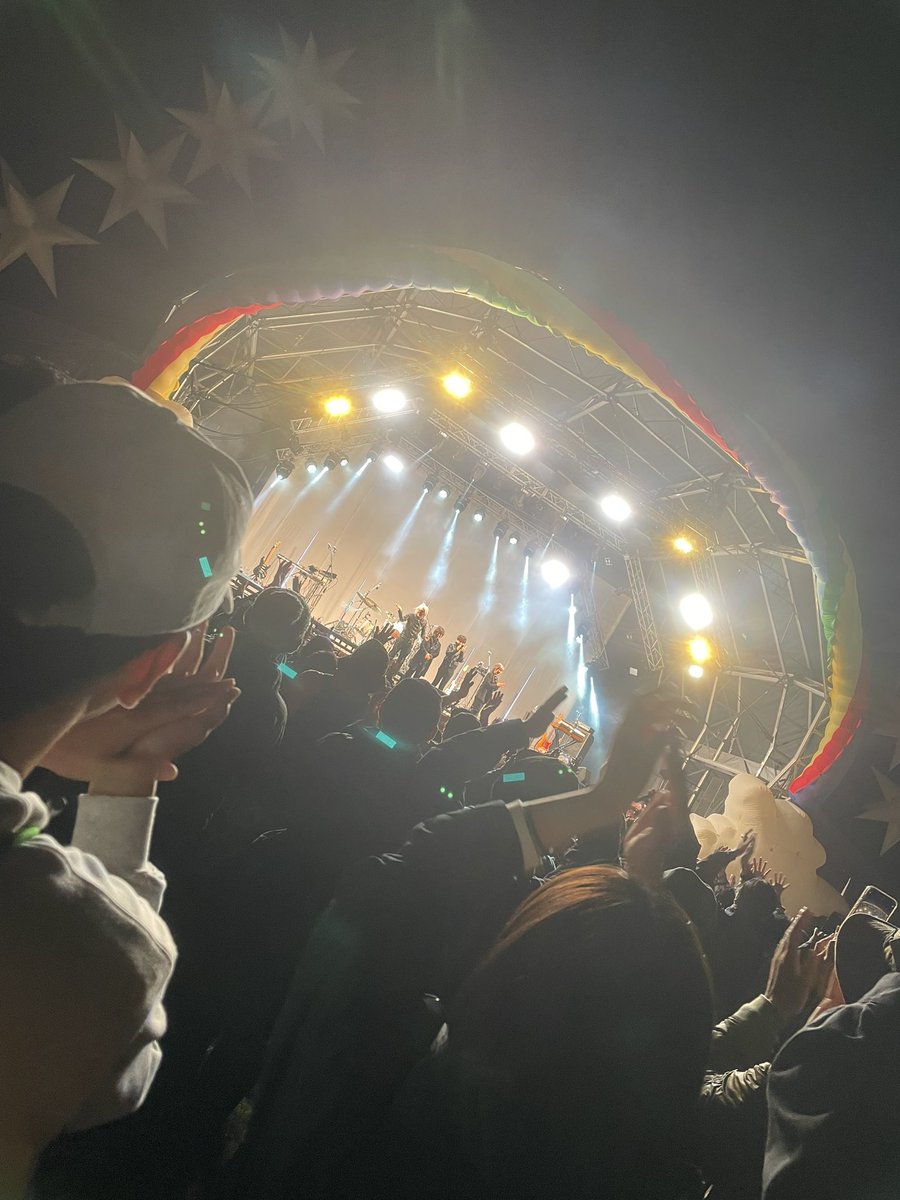 朝霧最高です。毎回キャンピングカーだったのでテント不安だったけど去年みたいに寒くないし、最高の我が家出来上がったし、ピーターパンカフェとシャトルバスも近いしふもとっぱらで初めてお風呂にも入れたし、Corneliusは相変わらず最高のセトリとパフォーマンスだった 涙