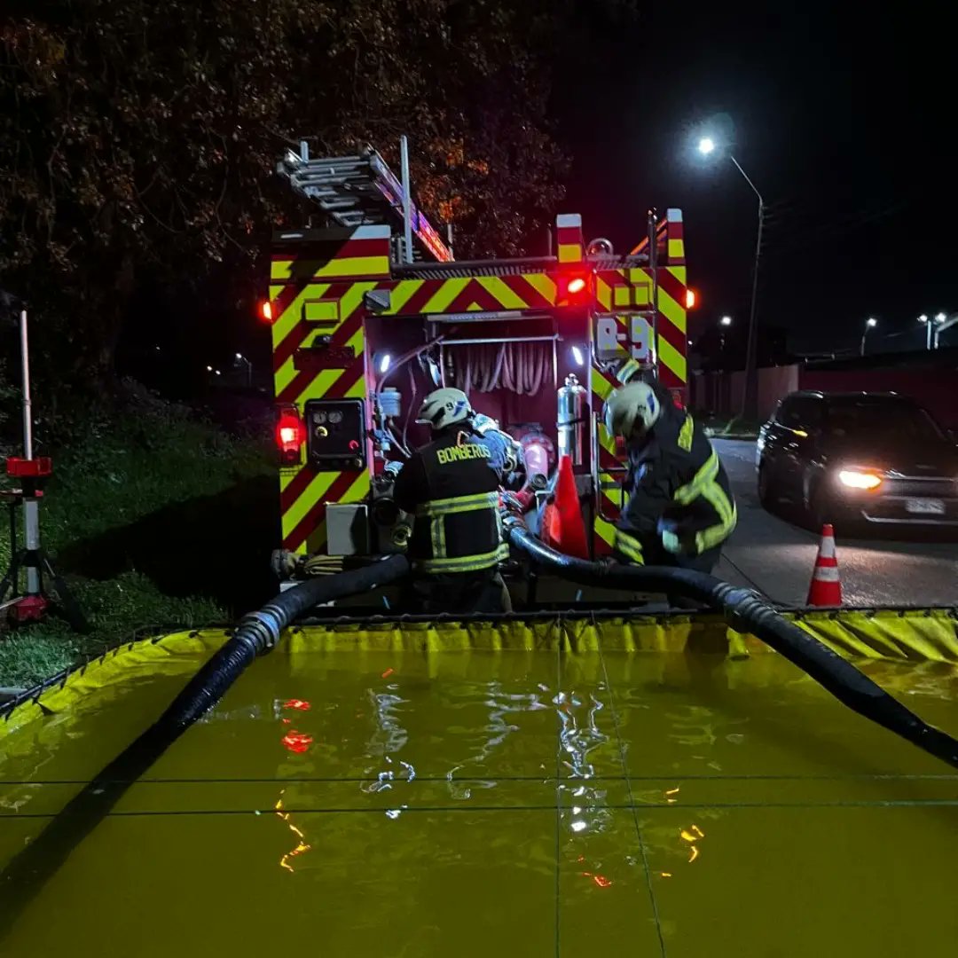 Anoche, fue una jornada de academia y ejercicio de abastecimiento con nuestras 3 unidades, estableciendo puestos de carga en diferentes lugares de nuestro sector, evaluando tiempos y buscando mejoras... Todo en pro de poder desempeñar un mejor servicio a la comunidad