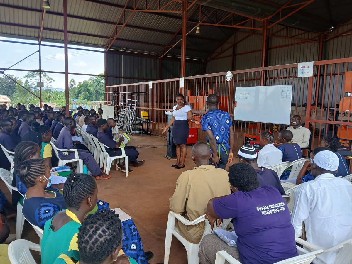 GorretNamw19194's tweet image. Today I've been able to meet with the youths at Busoga Zonal Presidential Industrial Hub to advocate for the rights of person's with disabilities and raise awareness on mental health and psychosocial disabilities through sharing personal lived experiences.