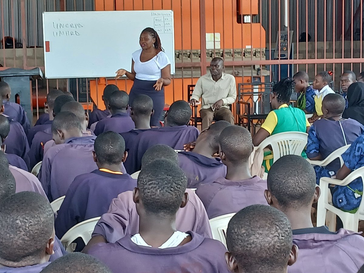 GorretNamw19194's tweet image. Today I've been able to meet with the youths at Busoga Zonal Presidential Industrial Hub to advocate for the rights of person's with disabilities and raise awareness on mental health and psychosocial disabilities through sharing personal lived experiences.