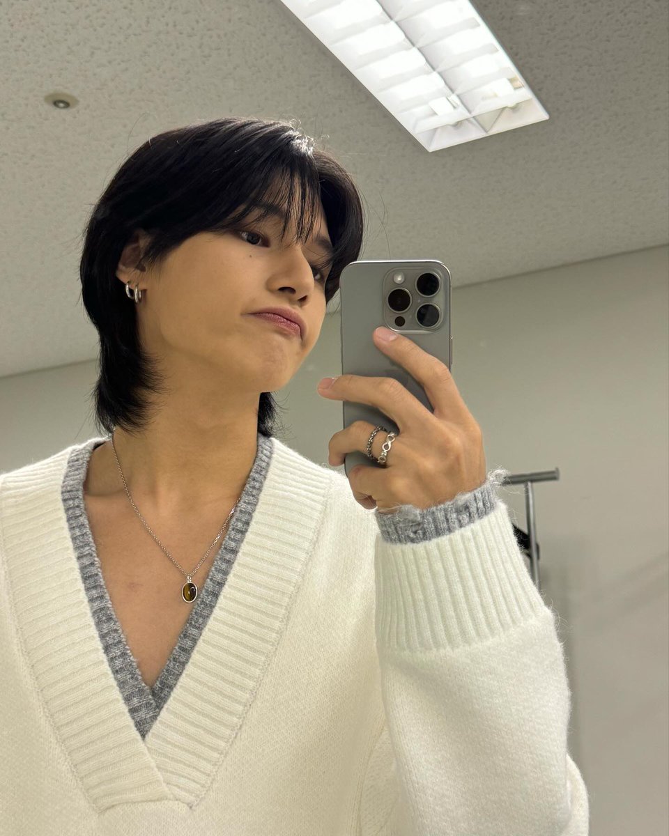 JWYcomfort's tweet photo. "Howl Young" 🤭🤭 https://t.co/S8nFyTEkbo