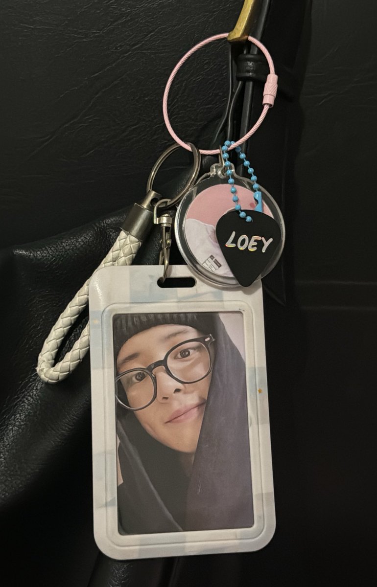 🍒CITYSCAPE IN MANILA GIVEAWAY🍒

HALLO, im back!! giving away guitar picks with decals on d-day!!! 

+ i have extra LOEY decals!! 

decals from <a href="/binnieatelier/">binnie</a> 🤍

loc: tba!! (pls kuha kayo, add niyo sa anik anik niyo huhu) 

#CityScapeInMNL #CityScapeInManila #CHANYEOL