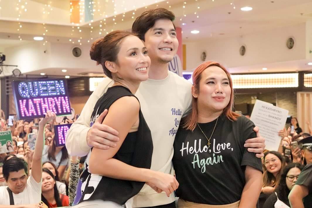 solidwarriors02's tweet photo. Hello Love Again Mall Tour!✨️
📍SM Baliwag

Namiss namin kayo Ethan and Joy!🥰

©️ABS CBN • StarCinema FB
#HelloLoveAgain @aldenrichards02
#AldenRichards https://t.co/pNPx15wQil