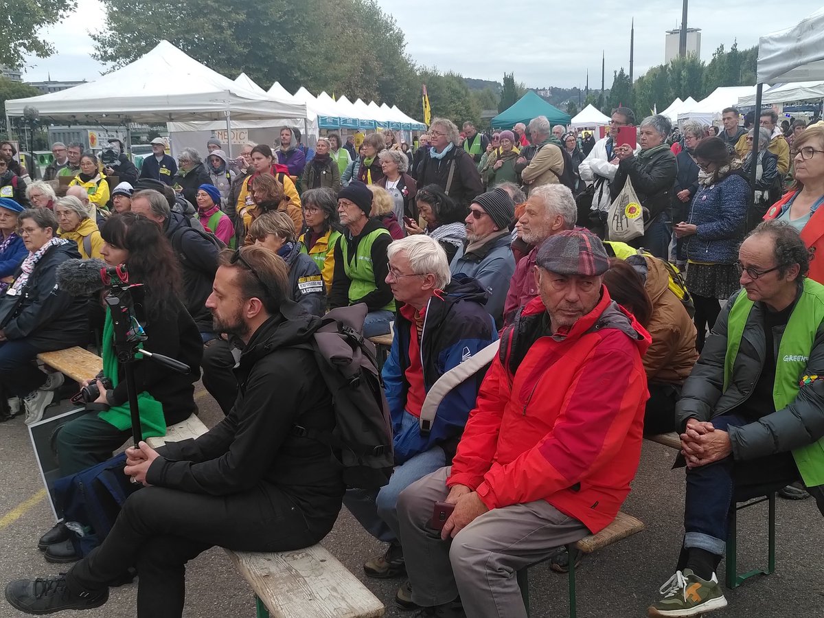 EprNonGrav's tweet photo. Village associatif anti #nucleaire à #Rouen avant le départ de la manifestation. ☢️👍
#StopNucleaire #StopEPR https://t.co/xr5ryxYwY9