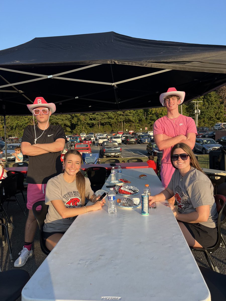 cabotsm1's tweet photo. Had a great time at our annual Sports Medicine tailgate. Thanks for all that came out! https://t.co/WLoBPMwIwL