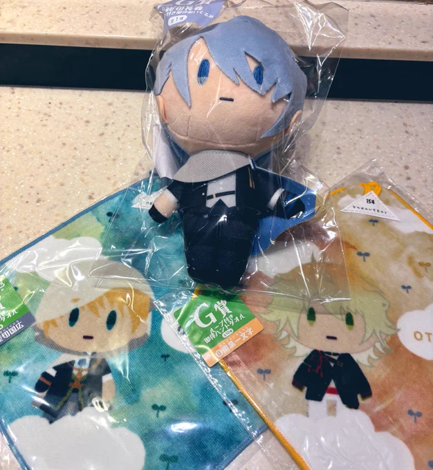 ぬいぐるみは全種揃った他もほぼ揃ってると思うけどどれが足りてないのかタオルはタオル長者になれる程いたので勿論写しも親友も揃えられて長義くんもニッコリです 