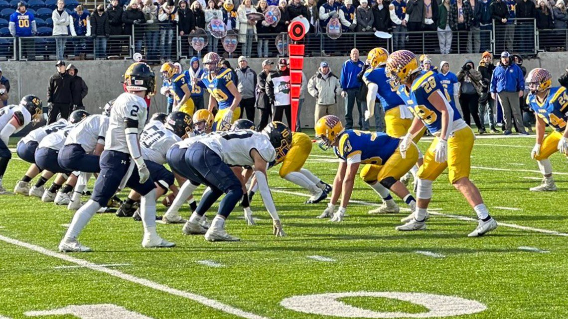 hornetstatcrew's tweet photo. Congrats to @goodwit56 &amp; Marion Local on their 56th straight win, passing Kirtland (55, 2018-21) for the 2nd-most consecutive wins in OHSAA history.

The Flyers need just two more wins to pass Delphos St. John’s (57, 1996-2000) for the longest-ever OHSAA football win streak. https://t.co/DRYCB5GPdl