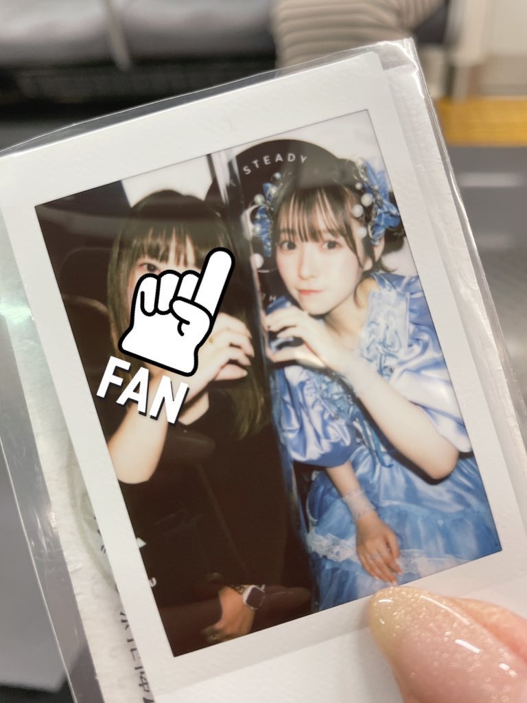 nicidman's tweet photo. きゅーすとのリリイベめっちゃ楽しかった！
初めてLive見て、梅田さんが可愛すぎて、LiveのあとCD買い足して、個人チェキ券もらって、2ショ撮って、私はもうどうしたらいいのでしょうか😇
#CUTIESTREET
#きゅーすと
#梅田みゆ https://t.co/6VjAjEiTgN