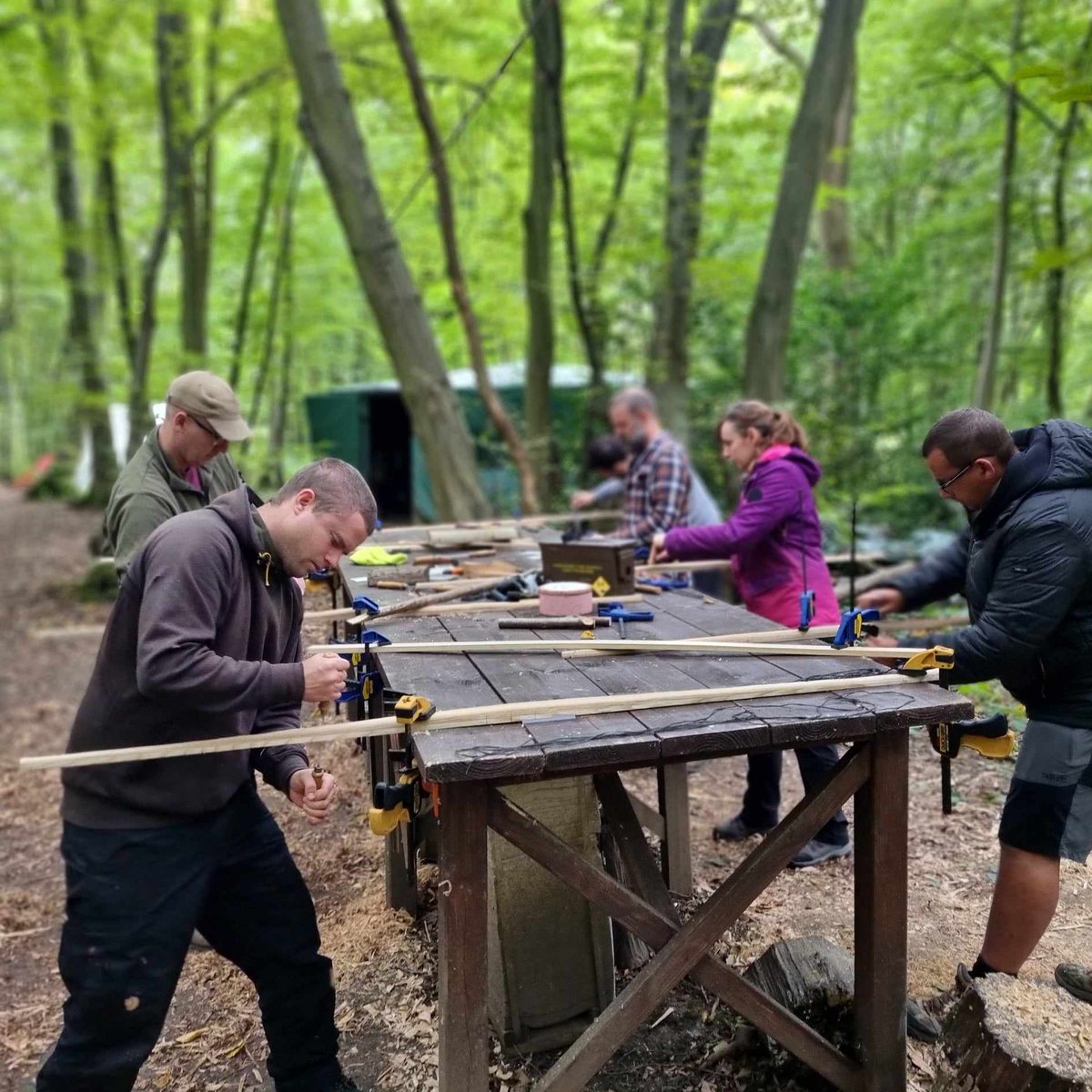Polarisbush's tweet image. Last weekend I was in the woods with a fantastic group of people making long bows!   If this is something you'd like to do you can learn more here!
polarisbushcraft.co.uk/bow-making-wee…
#bowmaking #ancientskills #longbow #longbowarchery #SelfReliance #hertfordshire