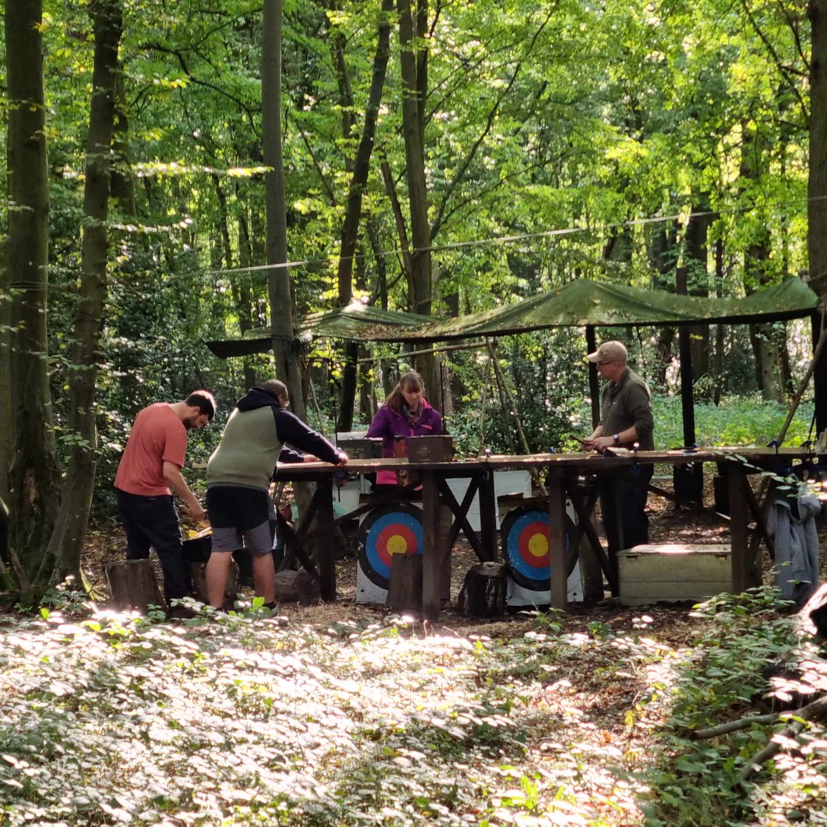 Polarisbush's tweet image. Last weekend I was in the woods with a fantastic group of people making long bows!   If this is something you'd like to do you can learn more here!
polarisbushcraft.co.uk/bow-making-wee…
#bowmaking #ancientskills #longbow #longbowarchery #SelfReliance #hertfordshire