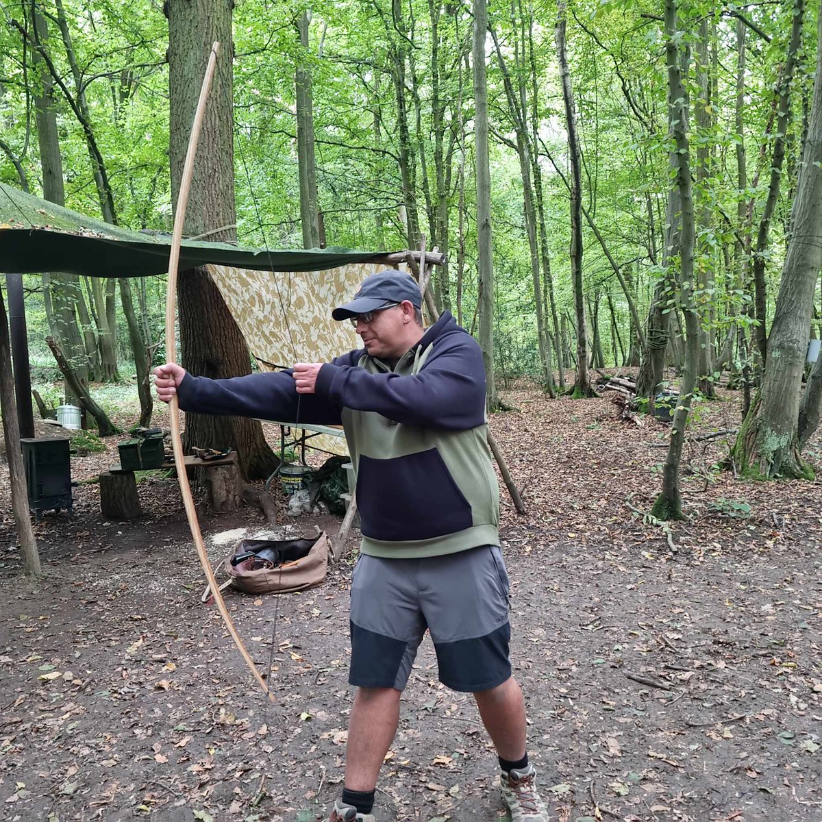 Polarisbush's tweet image. Last weekend I was in the woods with a fantastic group of people making long bows!   If this is something you'd like to do you can learn more here!
polarisbushcraft.co.uk/bow-making-wee…
#bowmaking #ancientskills #longbow #longbowarchery #SelfReliance #hertfordshire