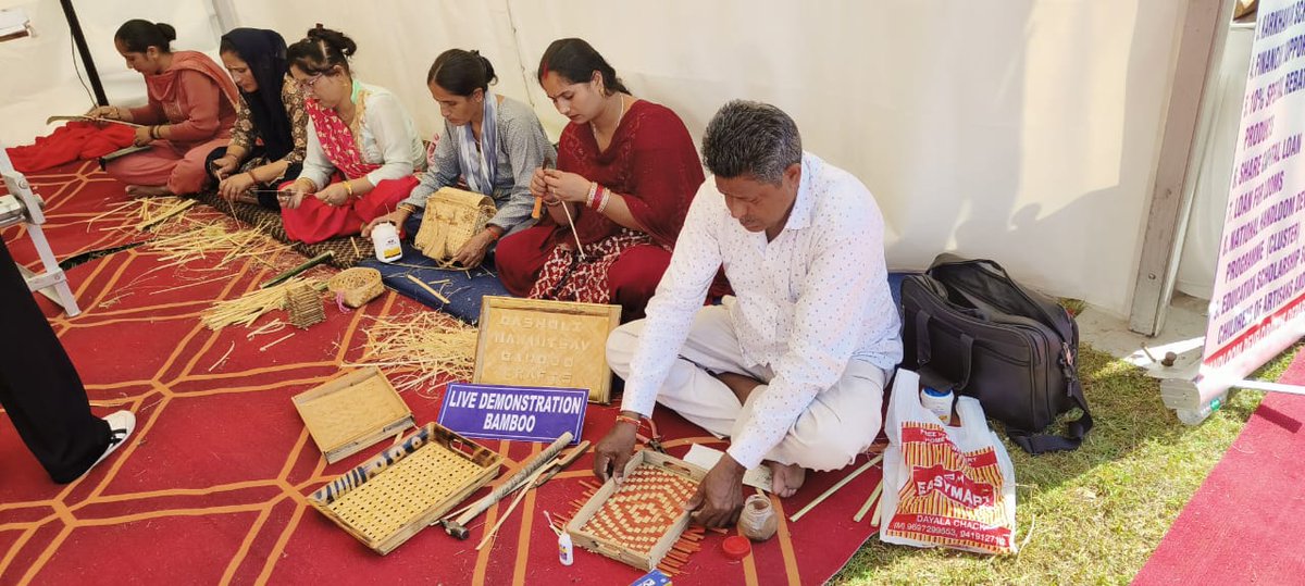 DiprKathua's tweet image. Experience the art of Bamboo crafts at #BasohliUtsav2.0! These unique creations highlight the skilled craftsmanship passed down through generations. #SupportLocalArt #BasohliCrafts
@Divcomjammu @Minhas1Rakesh @diprjk @CBCJammuKashmir @ignca_delhi @ddnews_jammu @infjammu