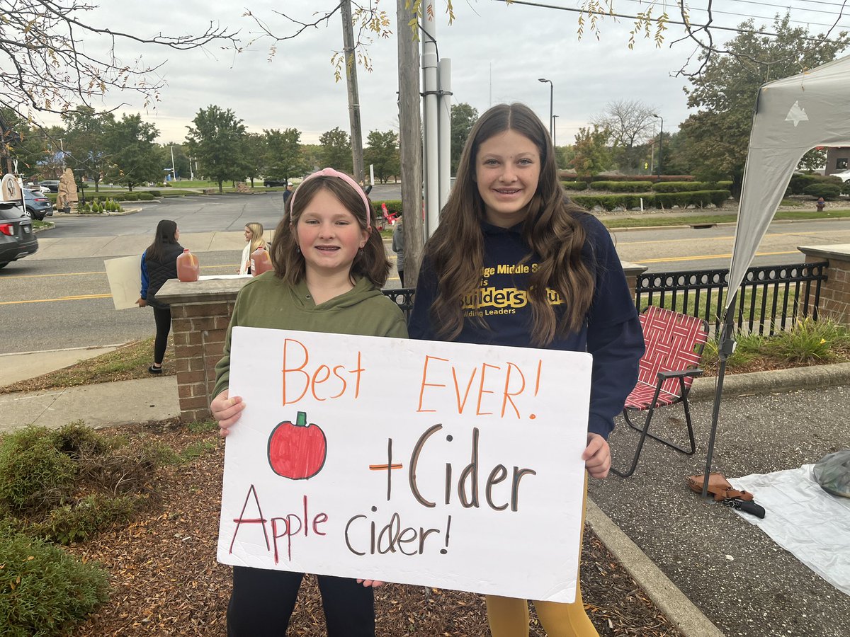 TMSBuilders306's tweet photo. Please buy Apple Cider from our friends at the Tallmadge Lions Club. We are at the old Rite Aid by Tallmadge Circle on East Ave. Members of the TMS Builders Club and Leaders in Action are here to help you. @tcstweets1 @TallmadgeLionsC @TallmadgeOhio @THS_LIA https://t.co/Gt513tXyk4