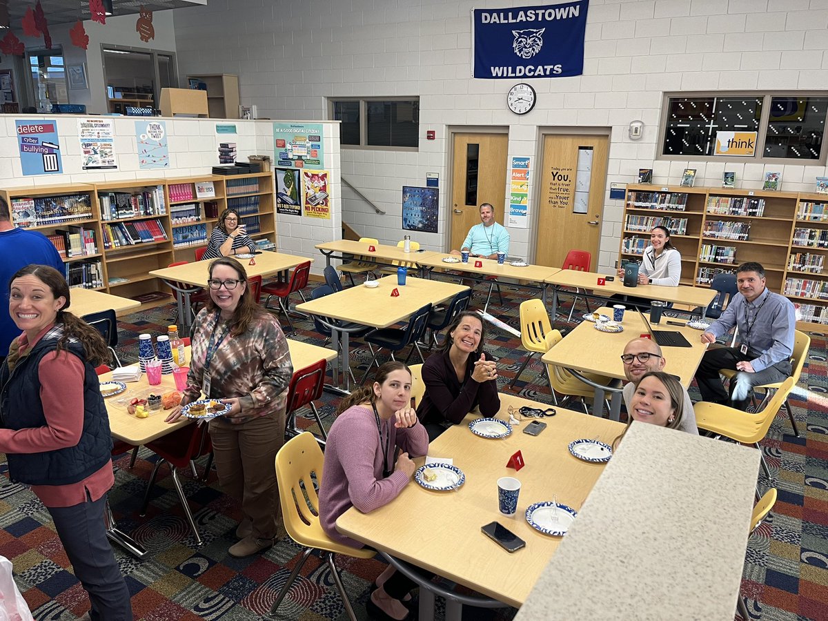 DAISLibrary's tweet image. When you throw a rubber duckie and it’s one of the closest to the target, you win breakfast for all the specialists courtesy of the principals! 🦆🍳🥓