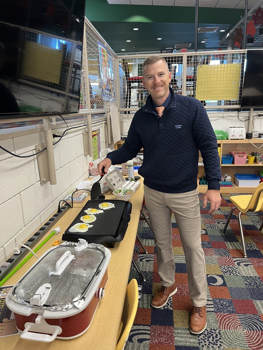 DAISLibrary's tweet image. When you throw a rubber duckie and it’s one of the closest to the target, you win breakfast for all the specialists courtesy of the principals! 🦆🍳🥓