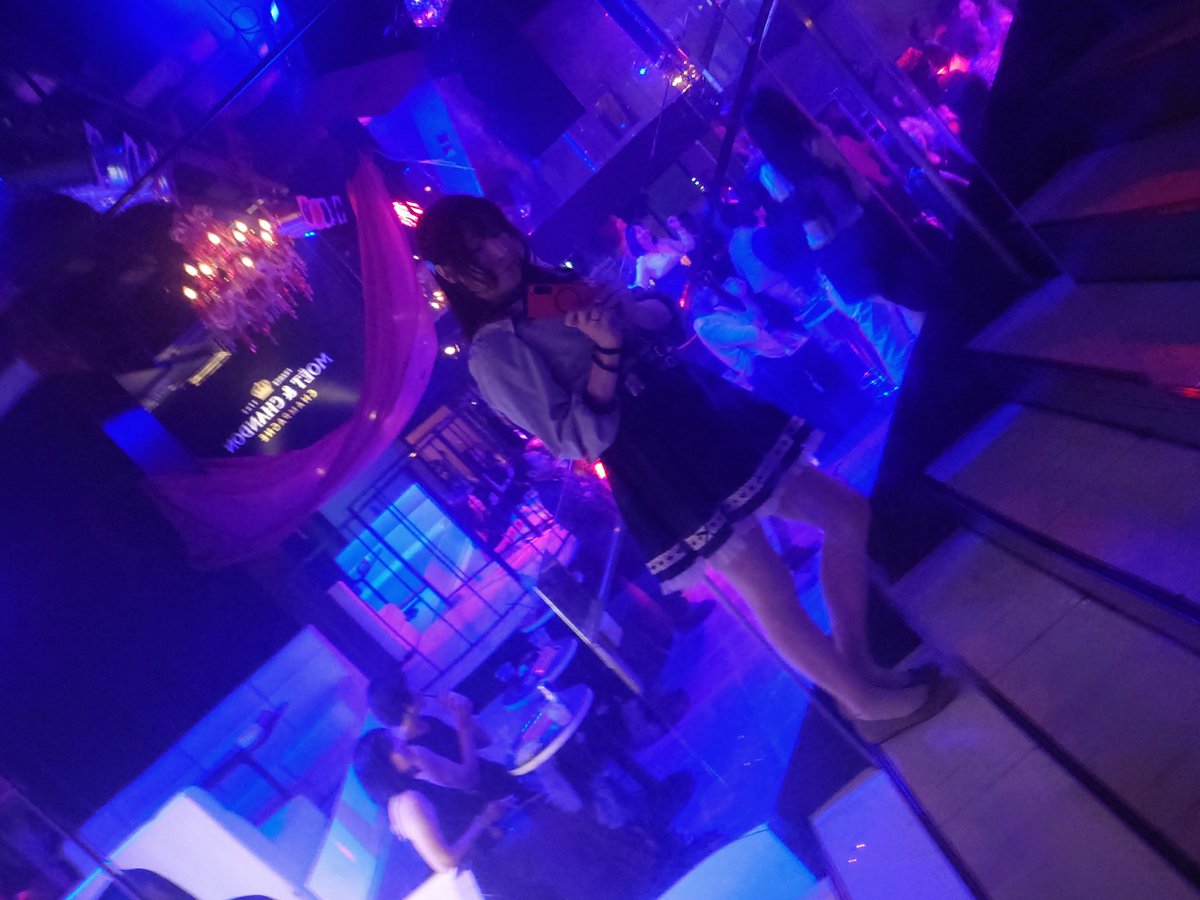 emutsu1's tweet photo. 大阪マハラジャで泳いてるよー。 https://t.co/YrlTqXGj74
