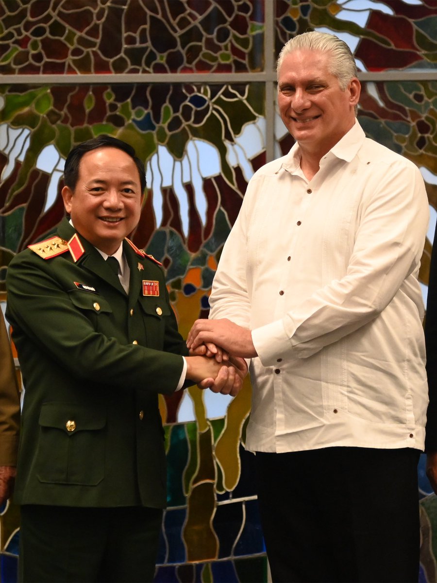 <a href="/DiazCanelB/">Miguel Díaz-Canel Bermúdez</a>  Cercanía, cordialidad, confianza, retos de trabajo tanto en la isla más grande del Caribe como en el ámbito internacional. Pasos fuertes en el desarrollo de #Cuba #SinPerderUnDia
<a href="/JHGcasanova/">julio Heriberto Gómez Casanova</a> <a href="/AlfreMenendez/">Alfre Menendez</a> <a href="/asihablaradio/">Programa Así se Habla</a> <a href="/CAvilaRadio10/">Emisora Surco</a>