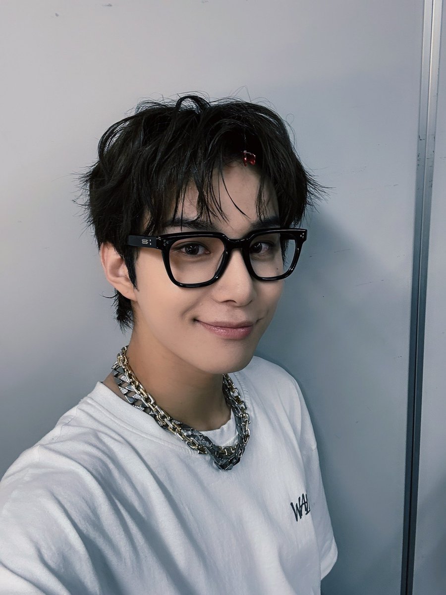 와 오늘 얼굴 미쳤어