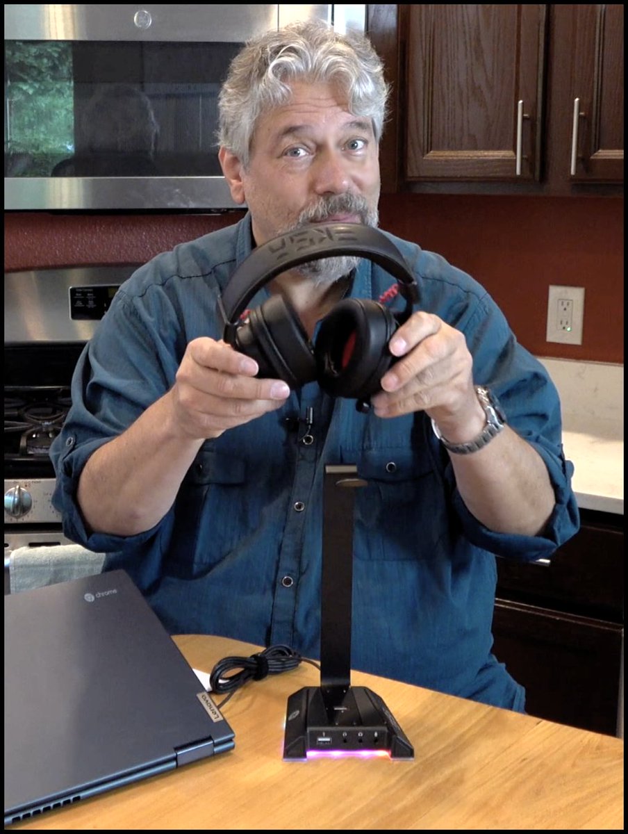 Gamers! You don't need a light-up RGB gaming headset stand for your PC setup, but it's not only cool, it's quite useful. Here's my review of the sick EKSA RGB Headset Stand for your viewing pleasure: youtube.com/watch?v=sfOtHP… #eksa #rgb #gamer #headphones #headset <a href="/EKSAtech/">EKSA</a>