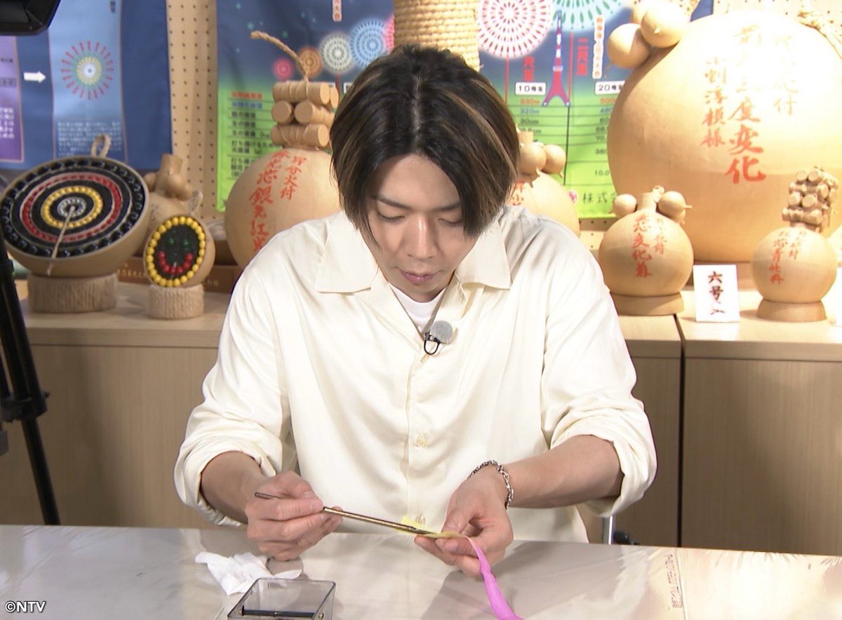 shu1tv's tweet photo. 9時10分頃からはまじっすか💜
花火会社を #NEWS #増田貴久 くんが調査💛

秋なのに花火⁉️夏よりも涼しい秋は実は花火に適した季節🍂秋開催の花火大会も増加中🎇そんな秋花火の魅力を体験🎆何故か持ち歌をフルコーラス歌唱🎵

#まっすー プレゼンツの花火大会をプレゼント🔥ちびっ子大感動の結末とは⁉️ https://t.co/WYibOP52dz