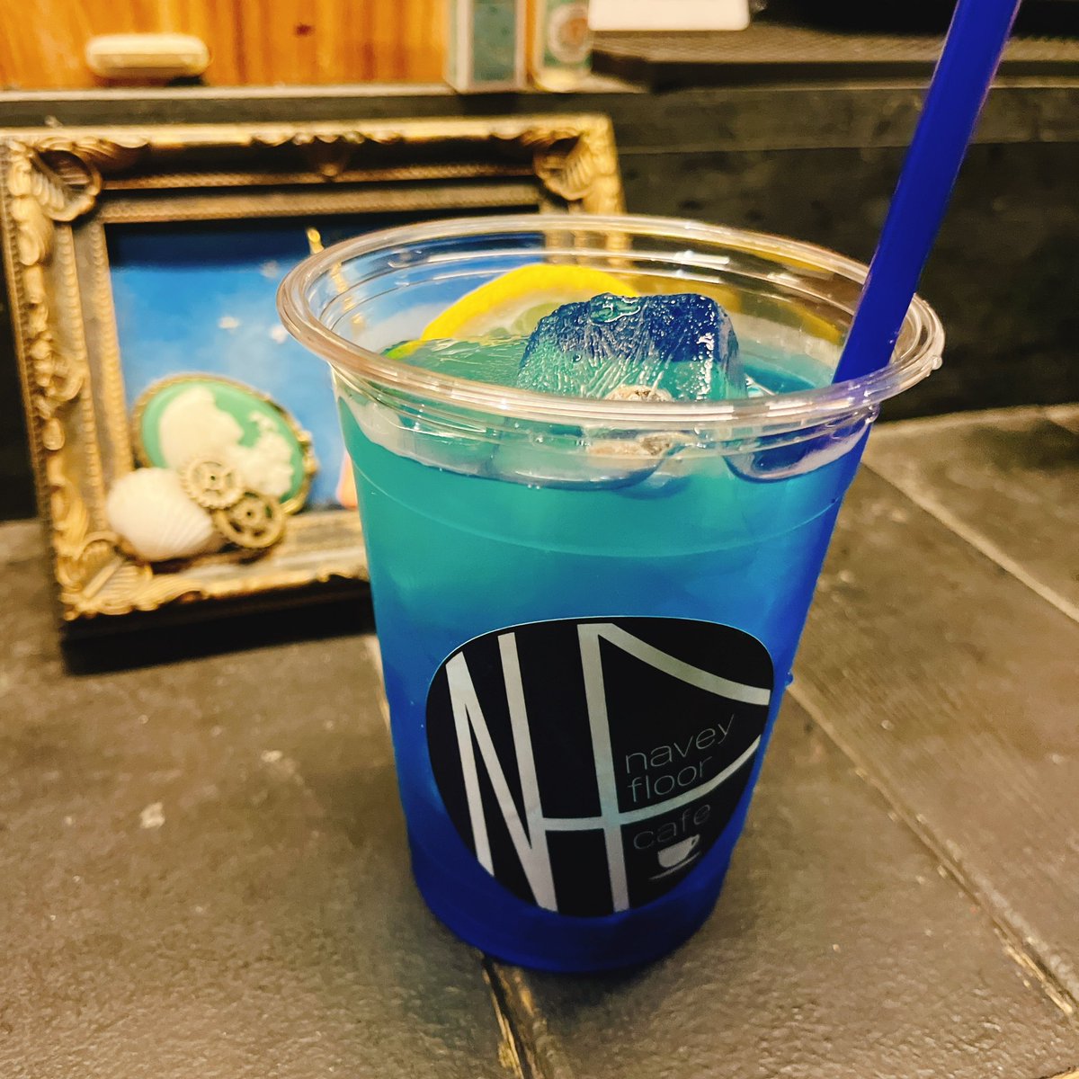 Assia_beableto's tweet image. 今日行けそうなイベントを探してたところ
ビビっと来てnavey floor AKASAKAへ
お邪魔してきました| ᐕ)ﾉﾔｧ ✨️

トッパーのバンドさんだけ観れずでしたが
どのバンドさんもそれぞれ見応えが...！
とても良きイベントでした☺️🫶

知らない場所に飛び込んたつもりが
 #FeverFew