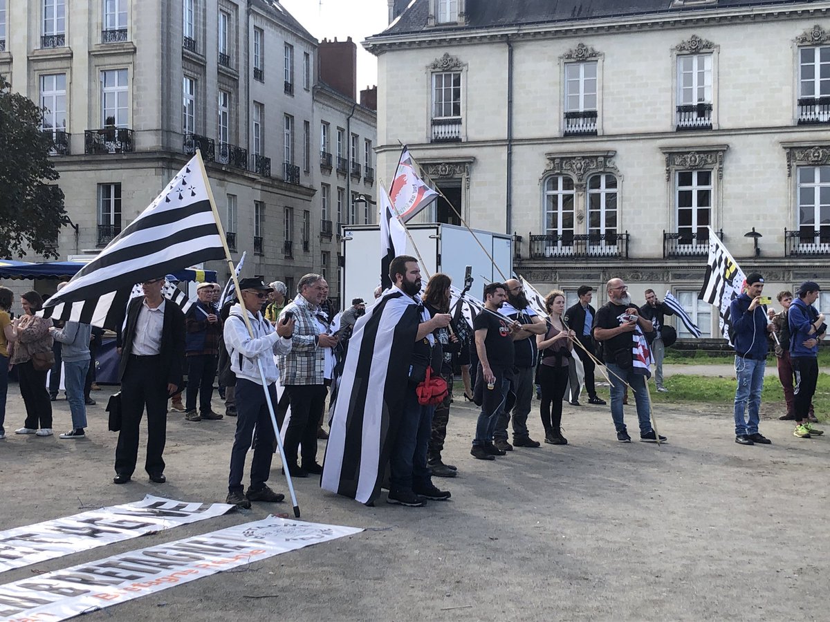 VigiBretagne's tweet photo. Vite, rejoignez nous cours Saint-André à Nantes pour parcourir les rues de la ville et revendiquer l’unité administrative de la Bretagne. #44BZH https://t.co/7n2eVxmV8O