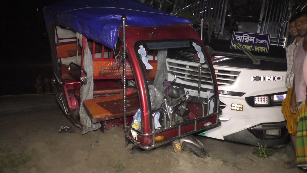 কালিহাতীতে অটোরিকশা‌কে বাসের ধাক্কায় নিহত ২