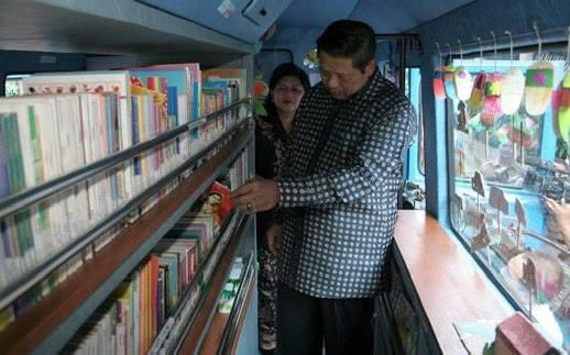 KIBCentre's tweet photo. Gen Z ada yang masih ingat nggak nih program Rumah Pintar, Mobil Pintar ataupun Motor Pintar yang pernah digagas oleh Ibu Ani Yudhoyono melalui Solidaritas Istri Kabinet Indonesia Bersatu (SIKIB)?

#KIBCentre https://t.co/fVQ7kk2Oym