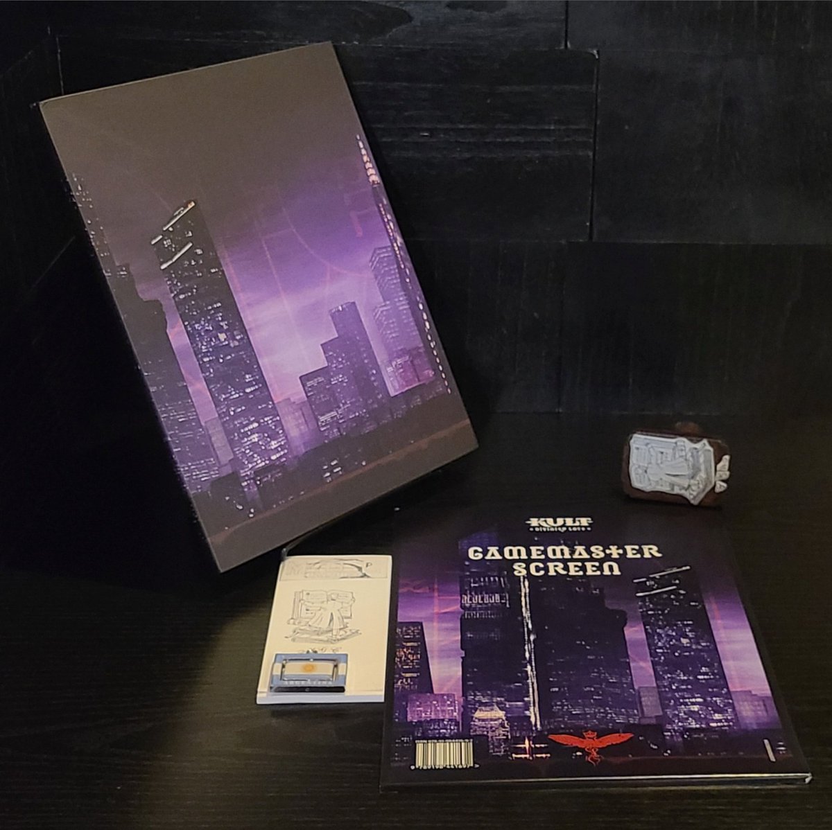 mgc_inventory's tweet image. :book: ID_b0954
Kult : Divinity Lost GameMaster Screen (2019, Helmgast)

#kultdivinitylost #kultrpg #rpgbooks #collector #gamemaster