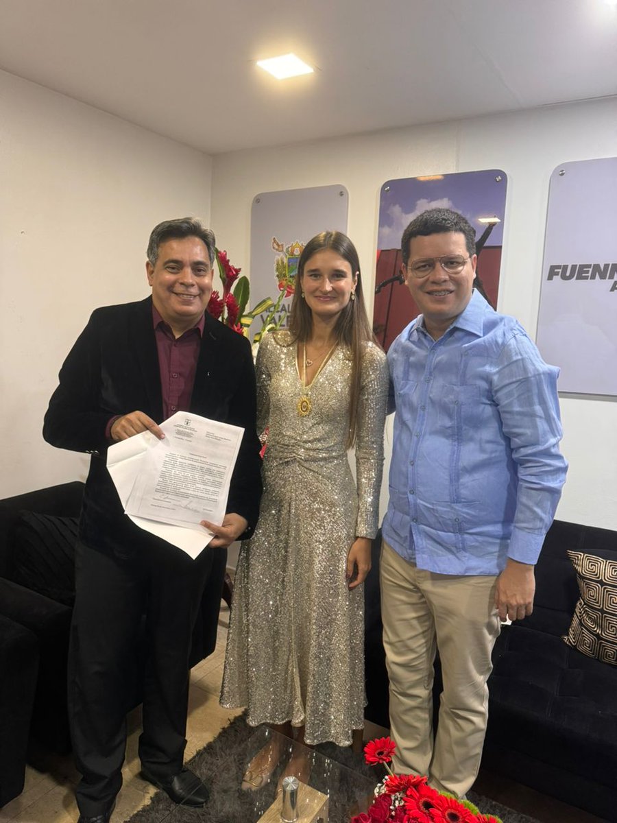 ¡Participamos en la bellísima celebración del 130º Aniversario del Teatro Municipal de Valencia! 

Felicitamos al Alcalde Julio Fuenmayor y todos los valencianos con el aniversario de este emblemático espacio cultural

¡Por muchos años más de éxitos y grandes espectáculos! 🎭