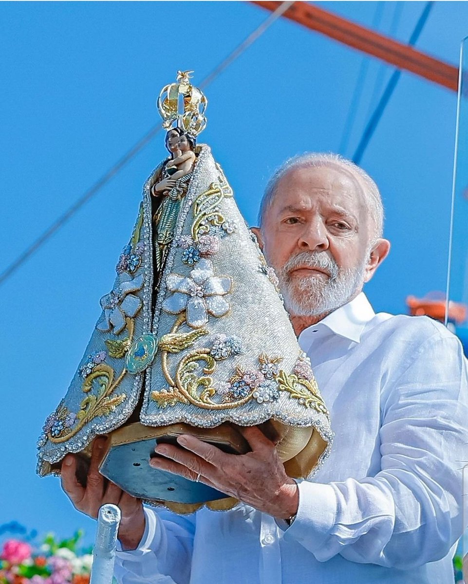 PedroRonchi2's tweet photo. O Lula vai perseguir cristãos. O Lula na festa cristã do Círio de Nazaré em Belém. https://t.co/nzWP4VGKxV