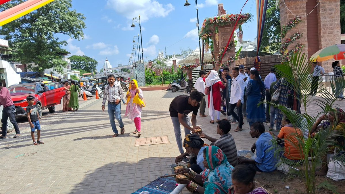 Dashavatar23's tweet photo. On the Pious Occasion of DUSSEHRA Our team organised a Feeding Event at Maa Samaleswari Temple .

Special Thanks to all the members for making this  Event a successful one ! 
#SanatanaDharma 
#Sanatani 
#Navaratri2024 
#Dussehra2024 
#DussehraFestival 
#DussehraWishes 
#kindness https://t.co/wA80YPeQNx