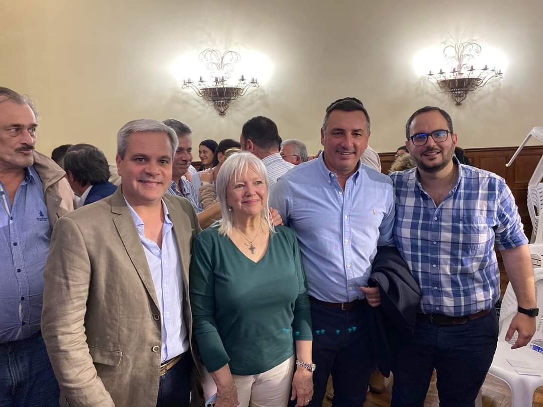 Silva: "Con Albisu Intendente , hay que sacar a Salto del pozo"
𝗶𝗻𝗴𝗿𝗲𝘀𝗲 𝗮𝗹 𝗲𝗻𝗹𝗮𝗰𝗲 𝗽𝗮𝗿𝗮 𝗹𝗲𝗲𝗿 ⇨  tdn.uy/2024/10/silva-…