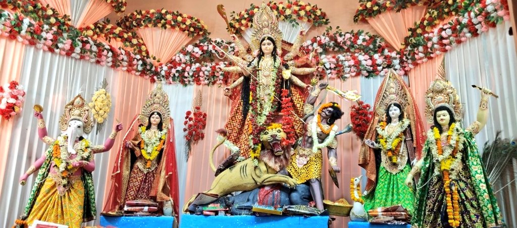 जिले में शांतिपूर्ण और सौहार्दपूर्ण वातावरण में दुर्गा पूजा का आयोजन किया जा रहा है। साथ ही जिला प्रशासन के द्वारा व्यापक व्यवस्था सुनिश्चित की गई है, ताकि आमजनों को समस्या या परेशानी का सामना न करना पड़े।
#विजयदशमी 
<a href="/JharkhandCMO/">Office of Chief Minister, Jharkhand</a> <a href="/prdjharkhand/">IPRD Jharkhand</a> <a href="/VisitJharkhand/">Jharkhand Tourism</a>