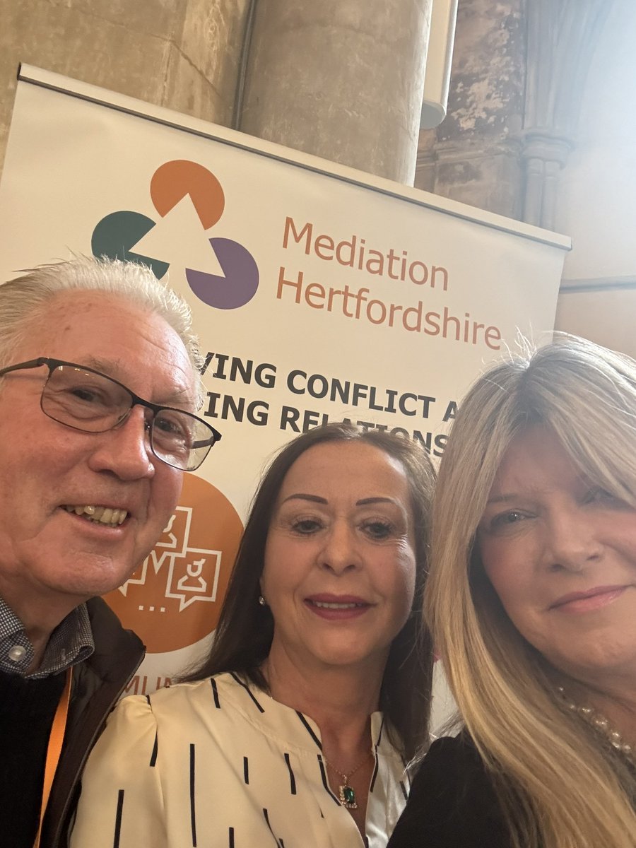Great to be at <a href="/StAlbansCath/">St Albans Cathedral</a> today with <a href="/Mediation_Herts/">Mediation Herts</a> to showcase volunteering opportunities in #herts. So many organisations offering training and social events as well as a sense of purpose and belonging to those who want to give back to their local community. 😊